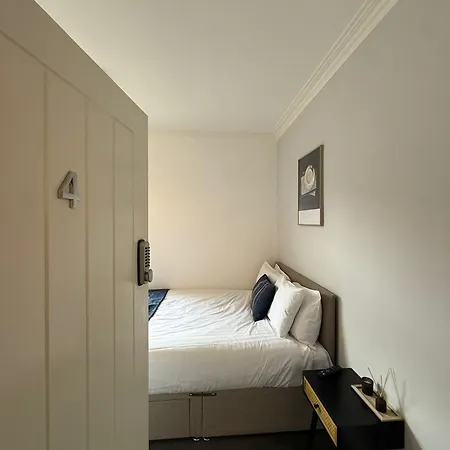 Charles Street House *